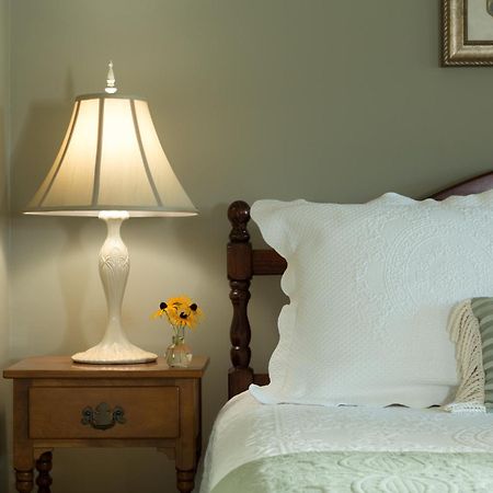 Inn At Pleasant Lake New London Zimmer foto