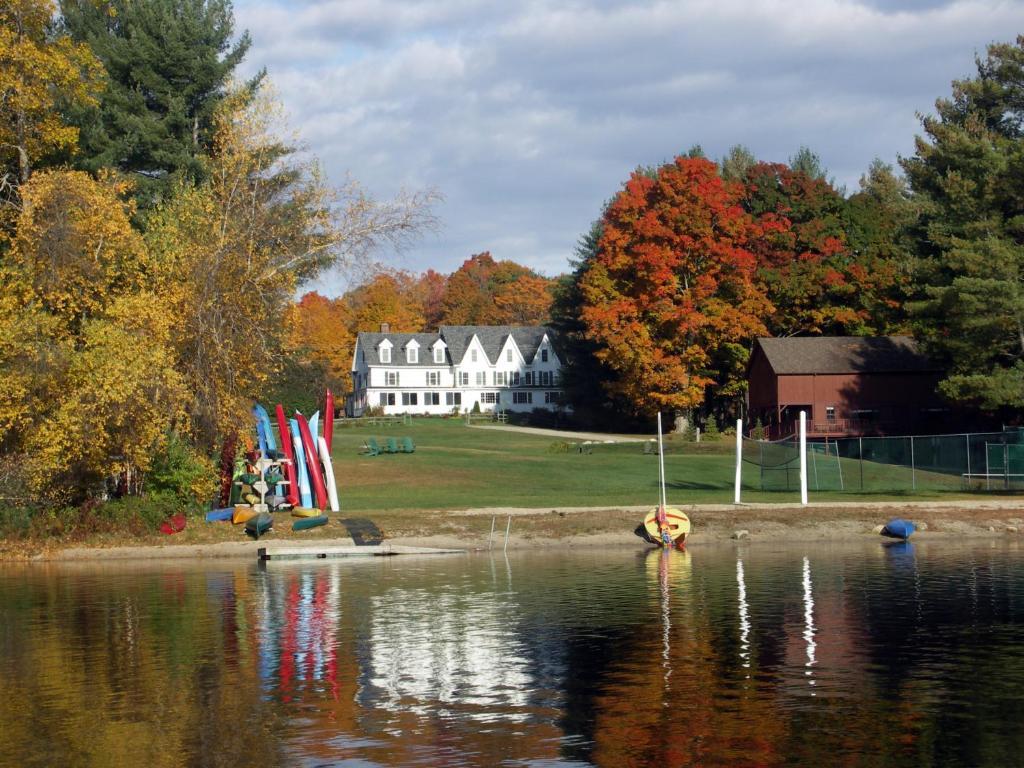 Inn At Pleasant Lake New London Exterior foto
